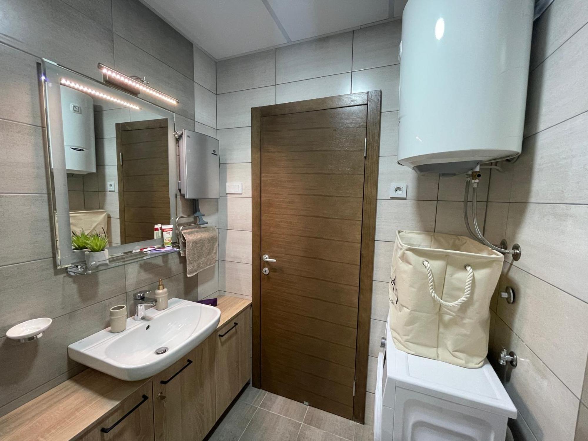 R Lux Apartman Jagodina Akva Park Exterior foto