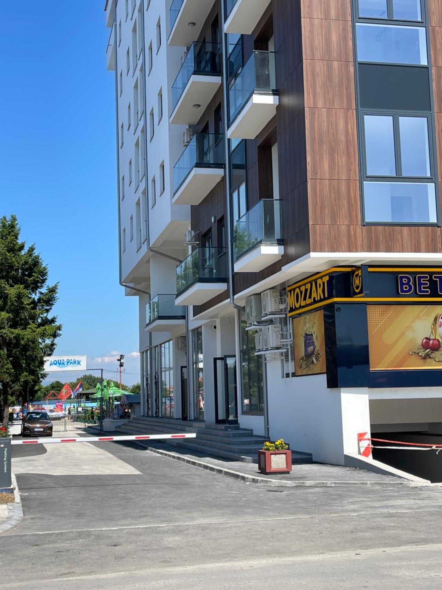 R Lux Apartman Jagodina Akva Park Exterior foto
