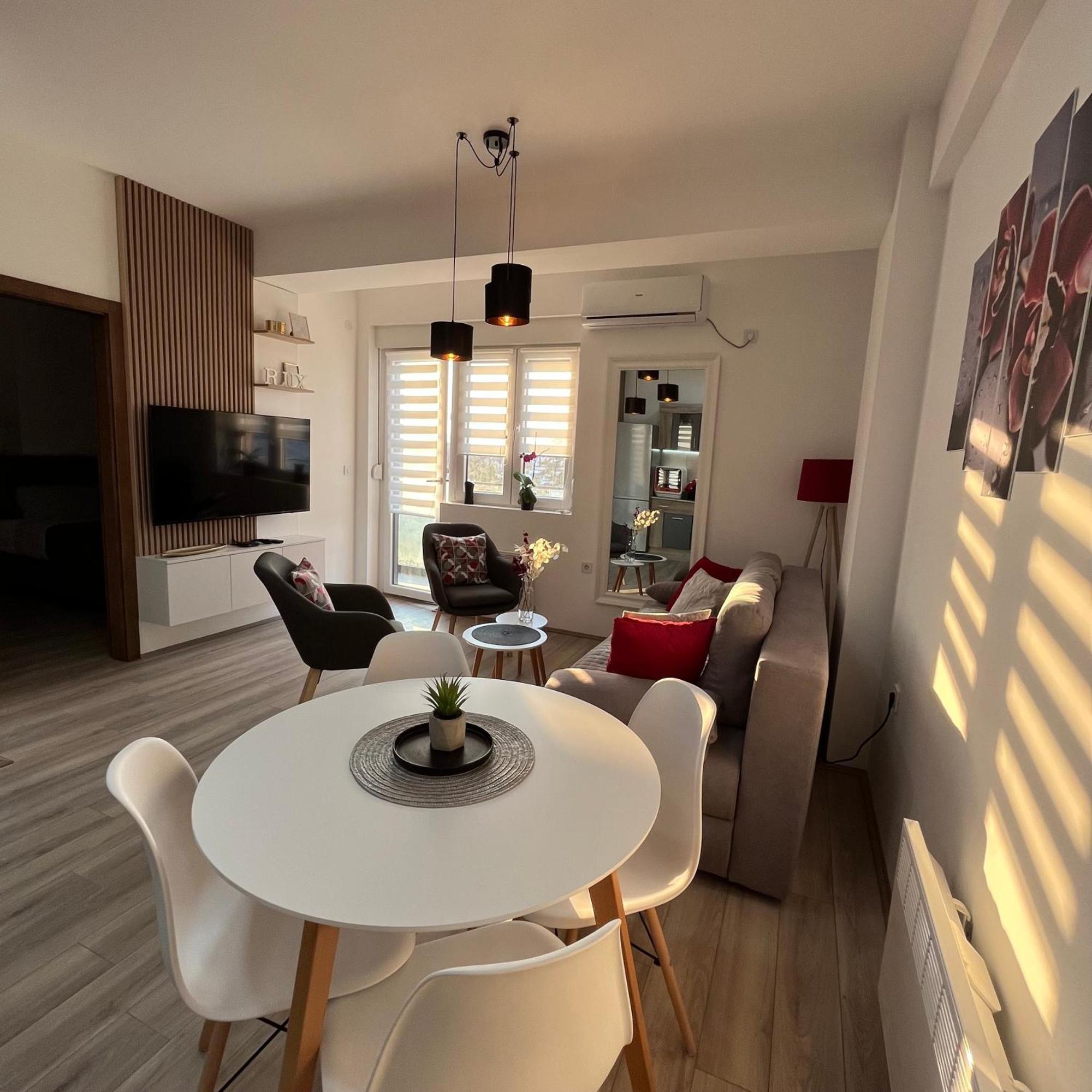 R Lux Apartman Jagodina Akva Park Exterior foto