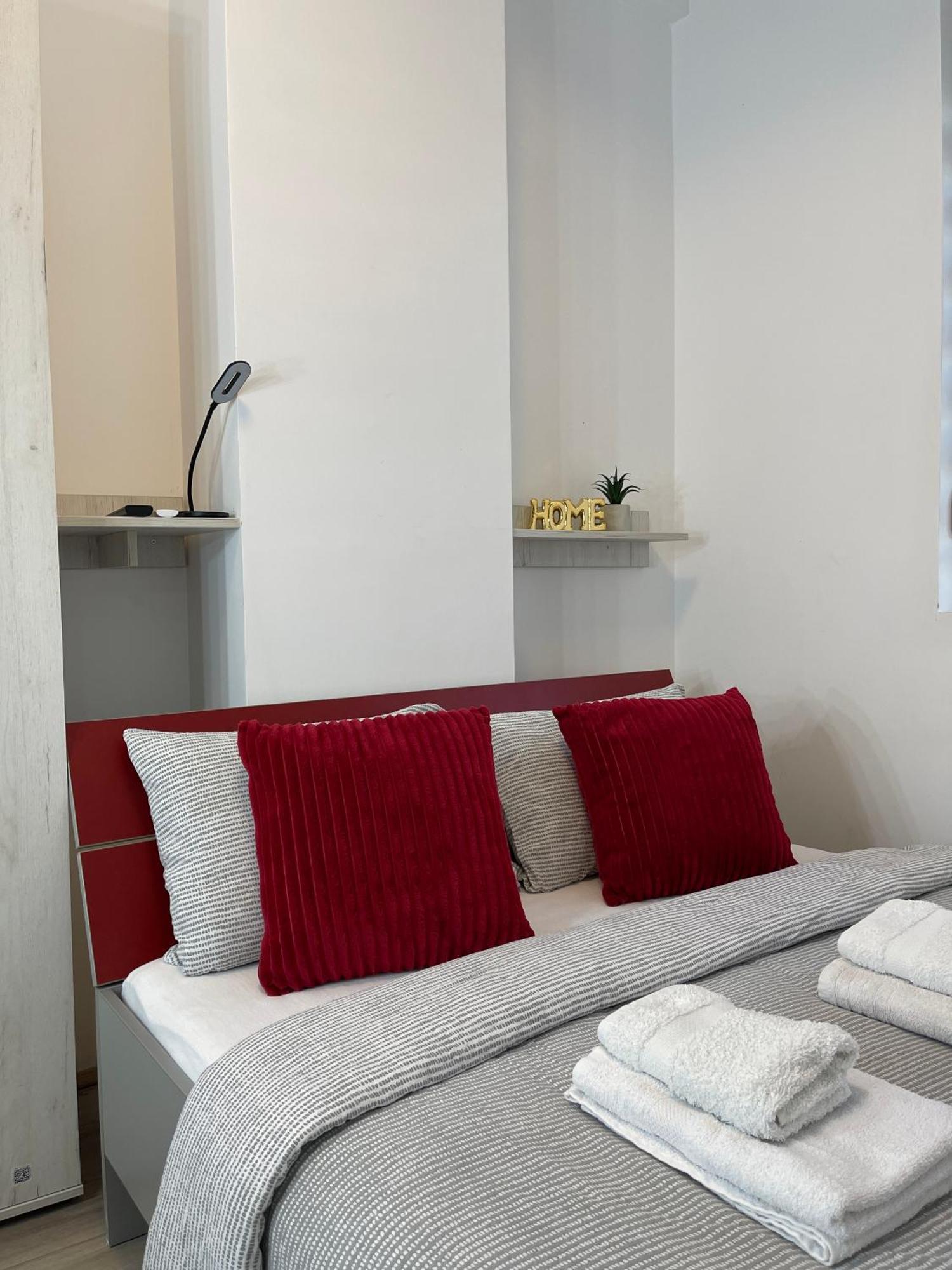 R Lux Apartman Jagodina Akva Park Exterior foto